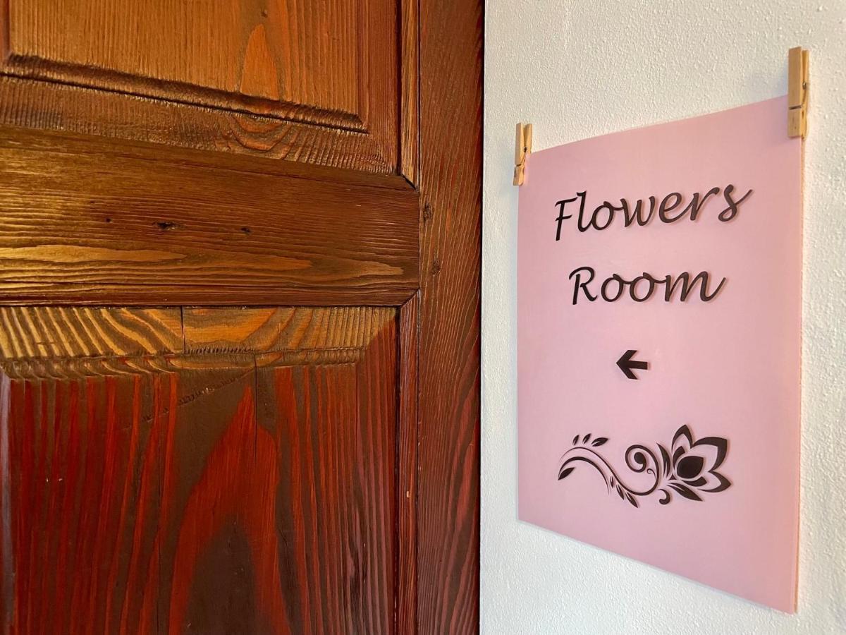 1912 - Flowers Room - Budget For Young Локарно Экстерьер фото